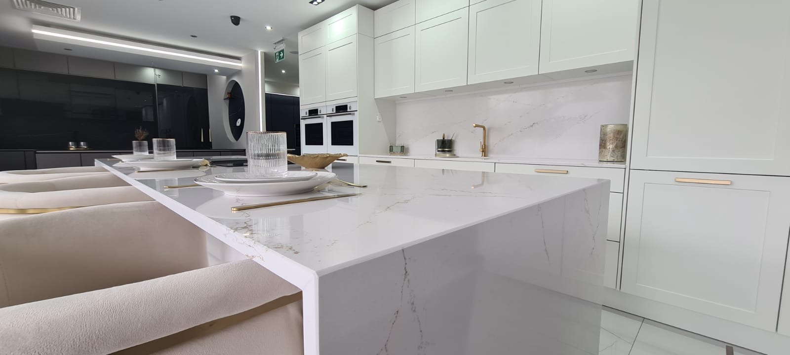 Perfectly finished edge on white quartz kitchen worktops
