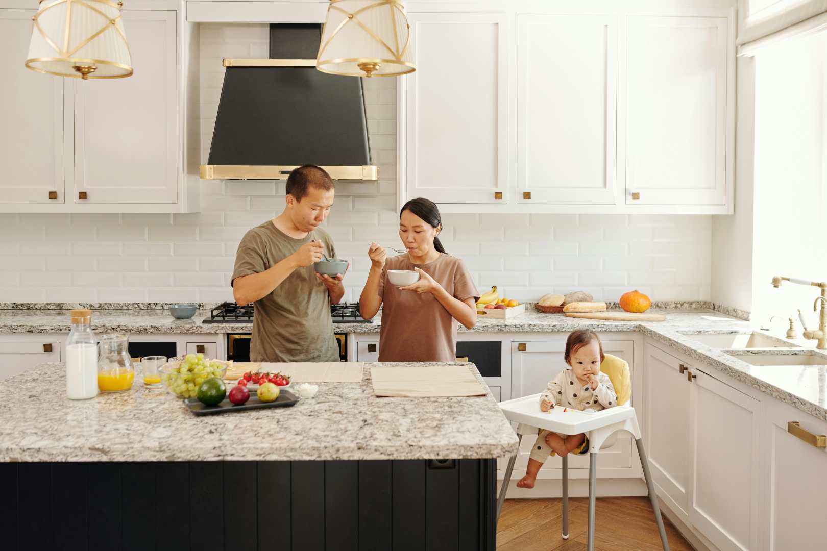 Marble kitchen island - family enjoying their dinner by the worktop